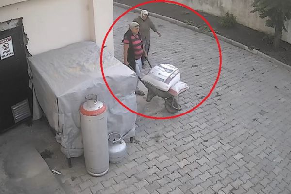 Kars'ta öğrenci yurdunun deposundan el arabasıyla buğday çaldılar