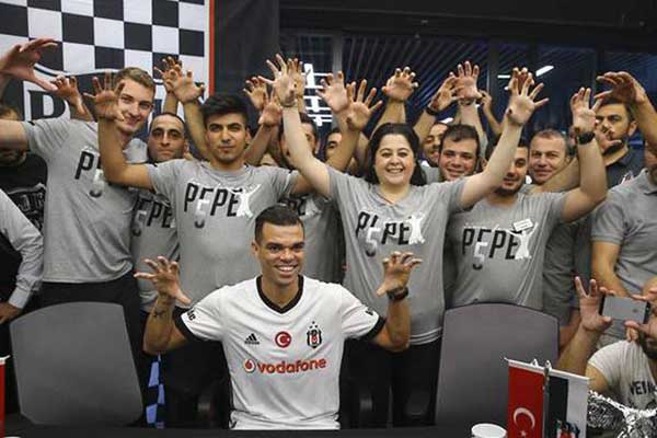 Pepe için yüzlerce Beşiktaşlı kuyruğa girdi