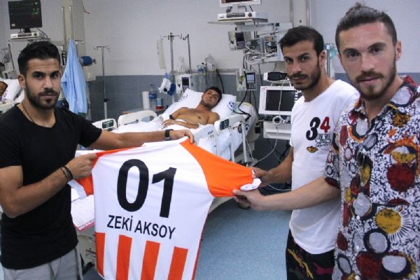 Adanasporlu futbolculardan anlamlı ziyaret