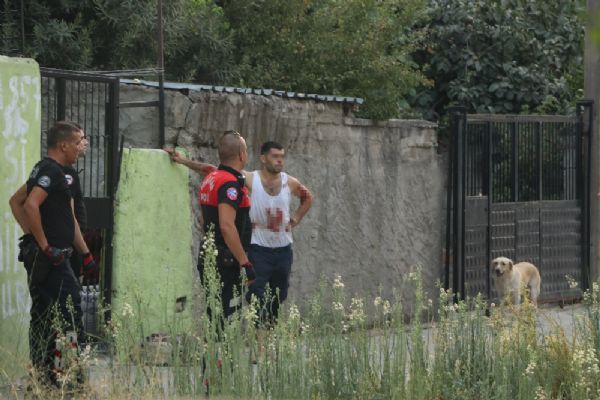 Adana'da sokak ortasında bıçaklı dehşet