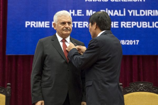 Başbakan Binali Yıldırım'a Vietnam'da Şeref Madalyası