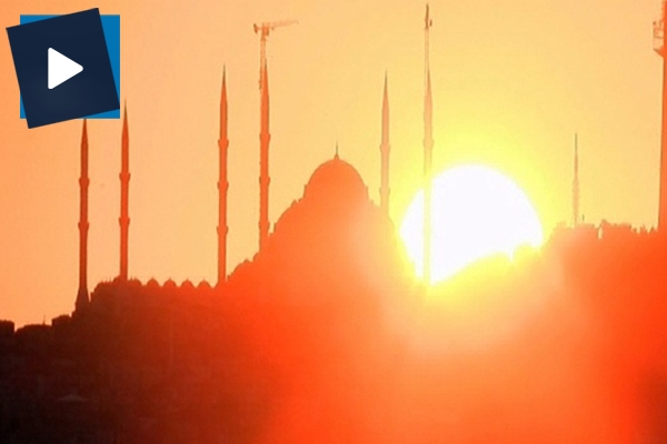 Gün doğumu İstanbul’da kartpostallık görüntülere sahne oldu