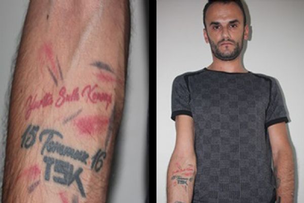 Pişkinlikte sınır tanımıyorlar: Koluna dövmesini yaptırmış