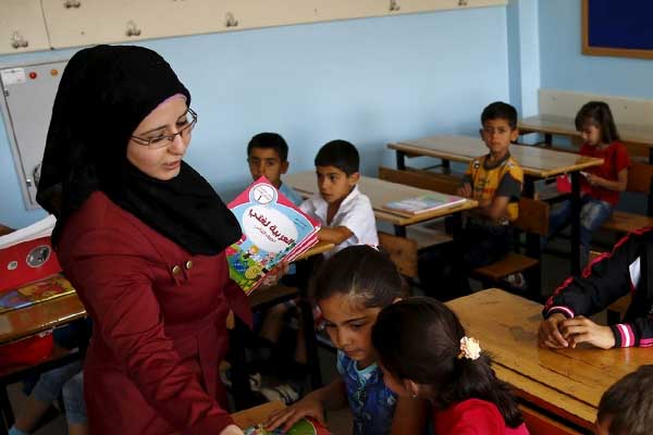 'Suriyelilere vatandaşlık'ta sona gelindi: İlk kimlikler öğretmenlere