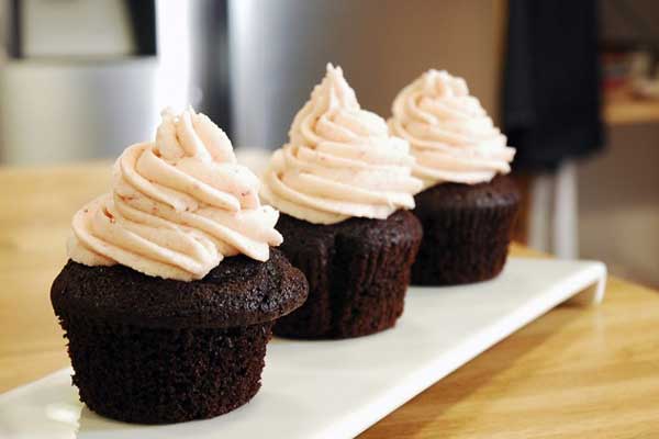 Yumurta skandalına kekler de eklendi