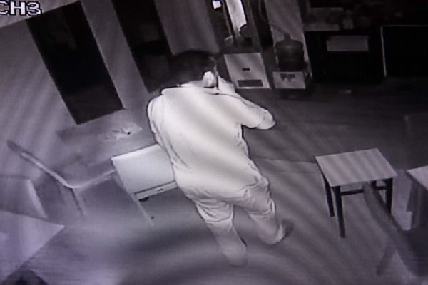 Eskişehir'de korkan hırsız kendini susturdu