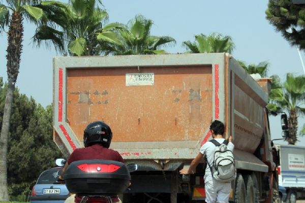 Adana'da patenli gencin tehlikeli yolculuğu