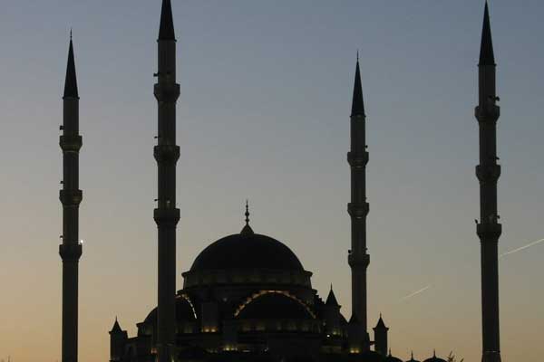 Dünyanın ilk 5 yıldızlı camisi 'İsviçre'de olacak