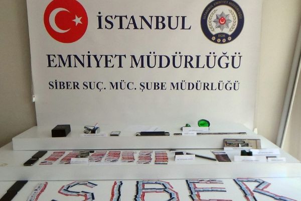 İstanbul'da kredi kartı dolandırıcılarına operasyon:8 gözaltı