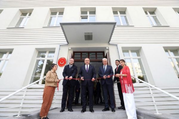 Bakan Mevlüt Çavuşoğlu, Varşova Büyükelçiliğinin yeni binasının açılışını yaptı