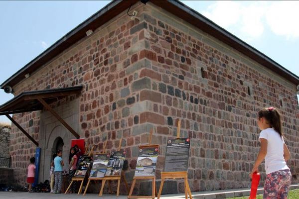 Ardahan'da samanlık yapılan asırlık cami 78 yıl sonra yeniden ibadete açıldı