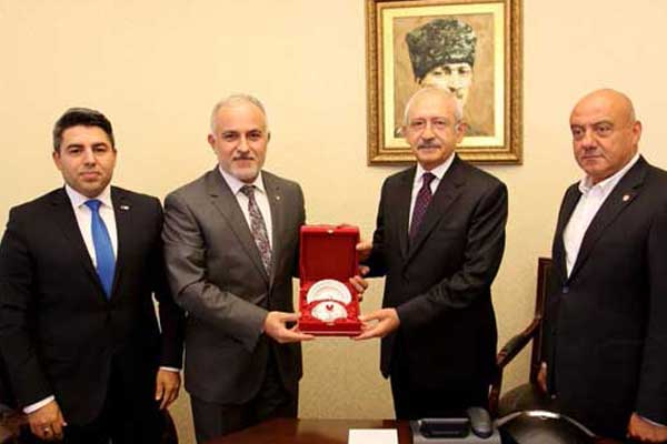 Kılıçdaroğlu Türk Kızılayı'na kurban bağışı yaptı