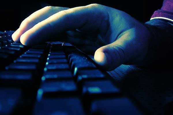 Malezya 44 bilişim suçlusunu Çin'e iade etti