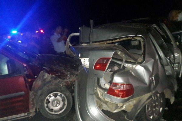 Hatay'da iki otomobil çarpıştı: 5 yaralı