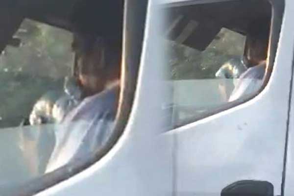 Kamyonet şoförü uyuşturucu kullanırken görüntülendi