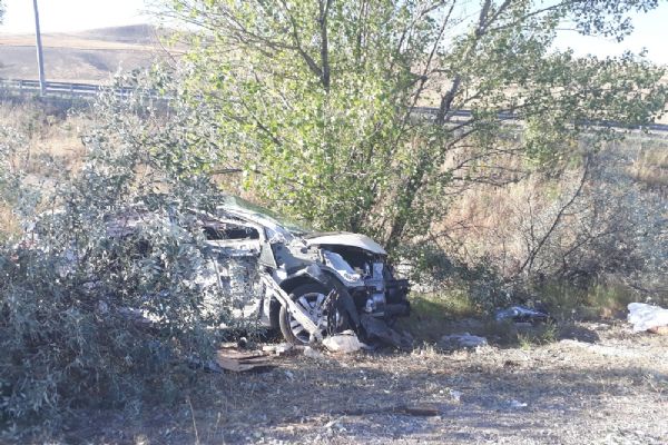 Otomobil şarampole yuvarlandı: 1 ölü, 3 yaralı