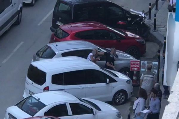 İstanbul'da sokak ortasında kadına şiddet kamerada