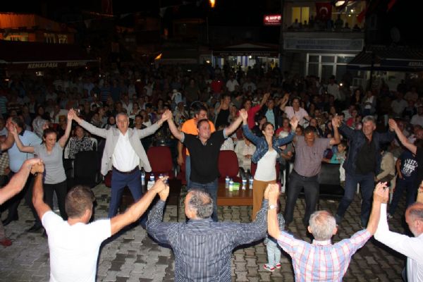Kemalpaşalılardan tulum ve kemençeli kutlama