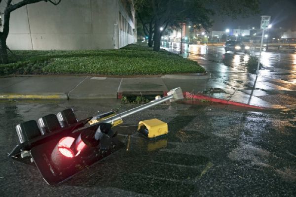 Harvey Kasırgası karaya ulaştı