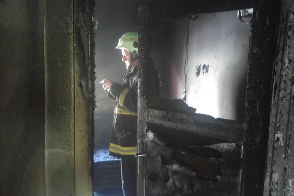 Çakmakla oynarken evi yaktılar: 1 ölü, 1 yaralı