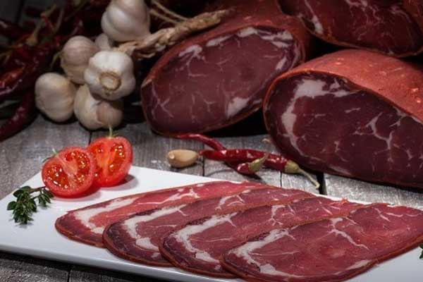 Pastırma ve sucuk satışlarını artırdı