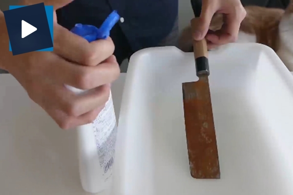 Kör ve paslı Japon bıçağını yeniledi