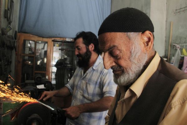 Bu sefer tersi oldu, baba oğlundan meslek öğrendi