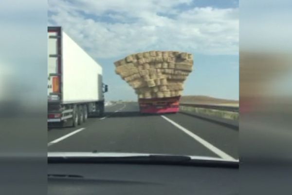 2 şerit kapladı: Tehlikeli yolculuk kamerada