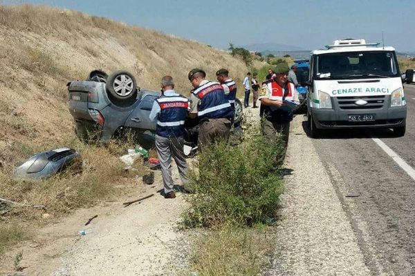 Düğün konvoyunda kaza: 1 ölü, 5 yaralı