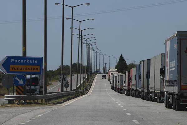 Kapıkule'de 17 kilometre kuyruk