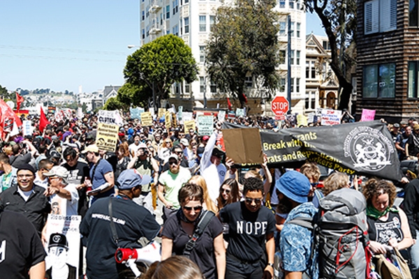 ABD'de olaylar büyüyor: Trump istifa et