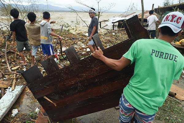 Filipinler'de tayfun 929 aileyi evinden etti
