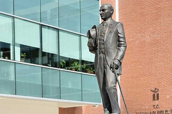 Atatürk heykeline saldırıda tutuklama