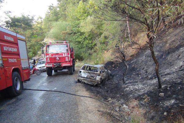 Araçta başlayan yangın ormana sıçradı