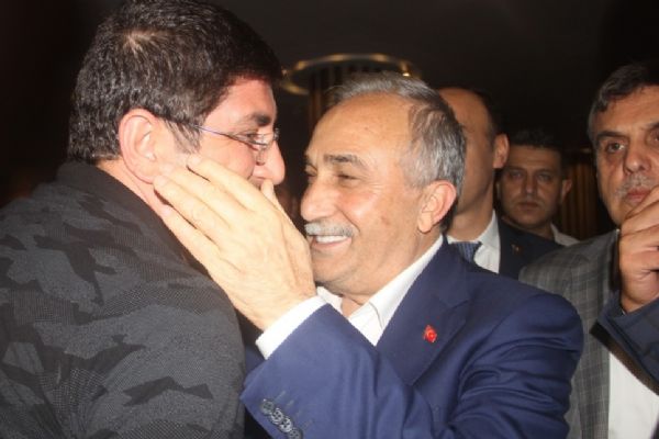 Bakan Ahmet Eşref Fakıbaba geleneği bozmadı