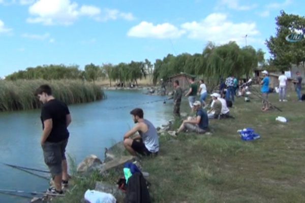 Bu da 'en büyük balığı tutma yarışması'