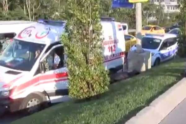 Zeytinburnu'nda yol kenarında erkek cesedi bulundu