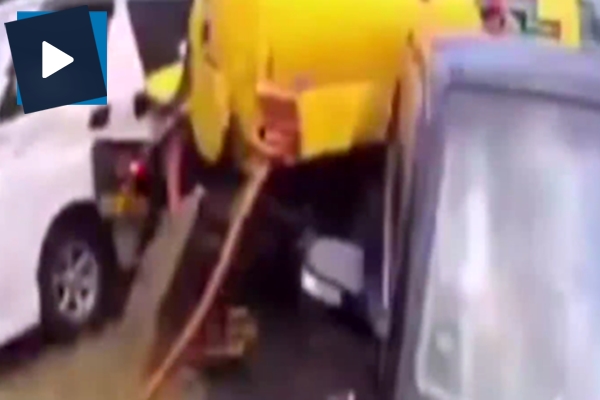 Zincirleme kaza otomobil kamerasında