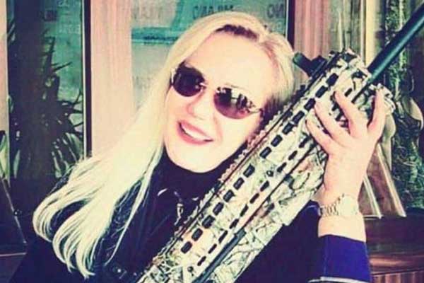 Filiz Aker'in bir aydır aynı otelde kaldı