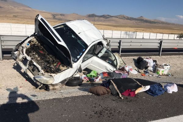 Otomobil refüje takla attı: 1 ölü, 3 yaralı