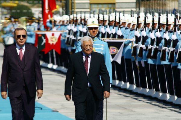 Erdoğan, Abbas'ı resmi törenle karşıladı