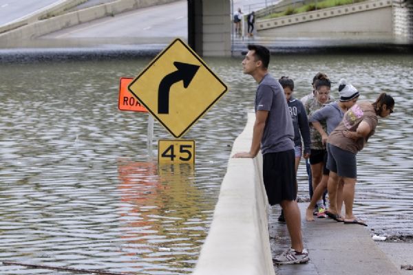 Houston'da sel: 6 kişi kayıp