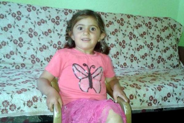 Rüzgarın uçurduğu çatının altında kalan çocuk hayatını kaybetdi