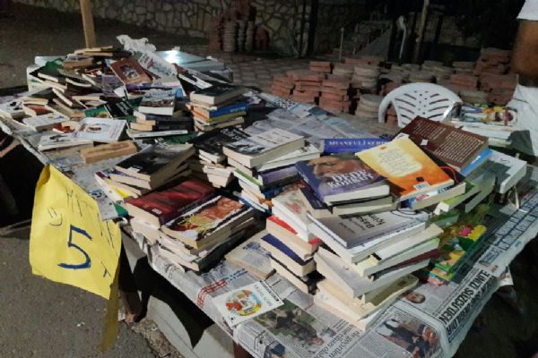 Mersin'de korsan kitap operasyonu: 4 gözaltı