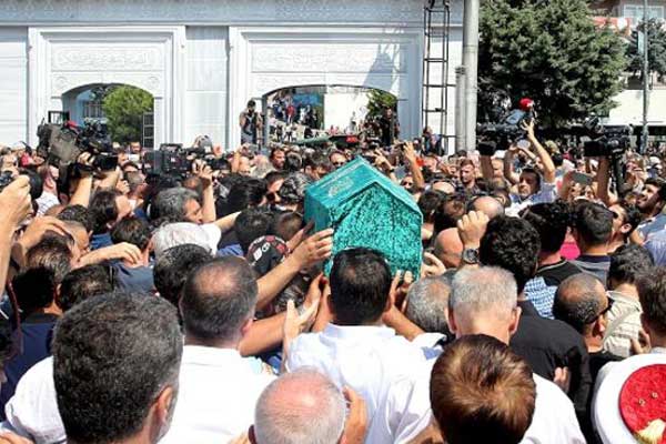 Vatan Şaşmaz'ın cenazesi toprağa verildi