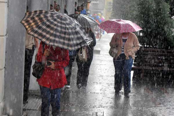 İstanbul'da beklenen yağış başladı
