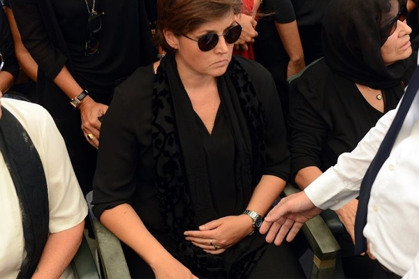 Vatan Şaşmaz’ın eşi tören boyunca karnındaki bebeğini tuttu