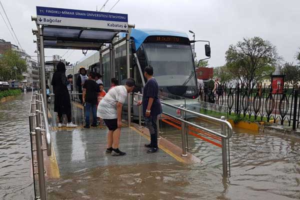 İstanbul'da yağış etkili oldu