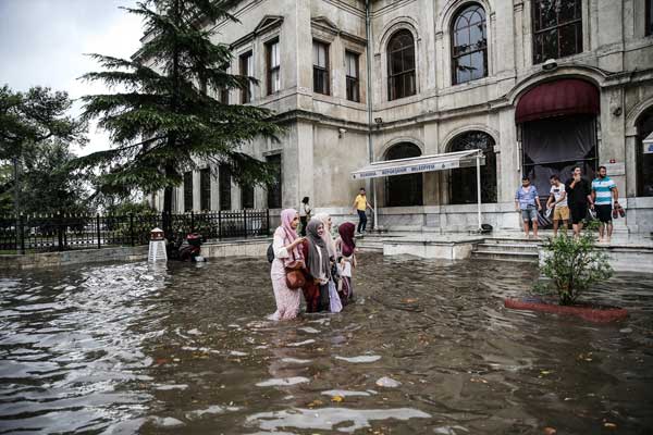İstanbul'da beklenen yağış etkili oldu