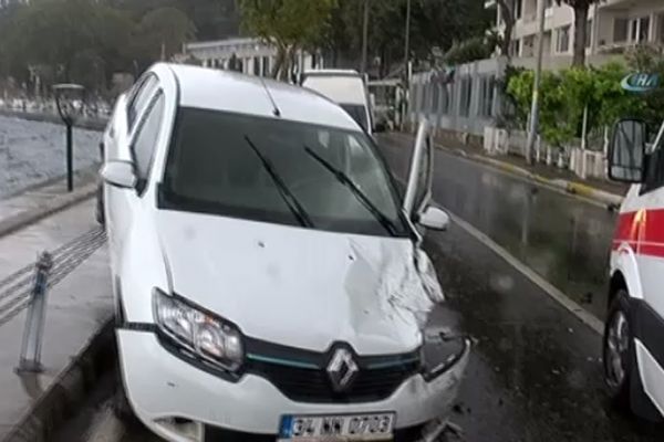 İstanbul'da yağmur kazaya neden oldu: 1 kişi yaralandı